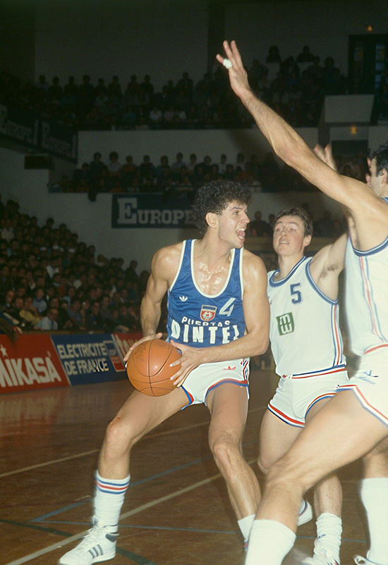 Drazen Petrovic podczas meczu Cibony Zagrzeb w latach 80