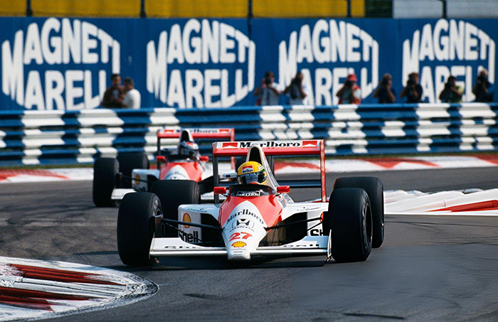 Ayrton Senna w bolidzie McLaren Honda podczas wyścigu Formuły 1 w sezonie 1990